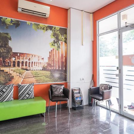 Reddoorz At Tirta Mansion Paramount Gading Cicayur Exterior foto